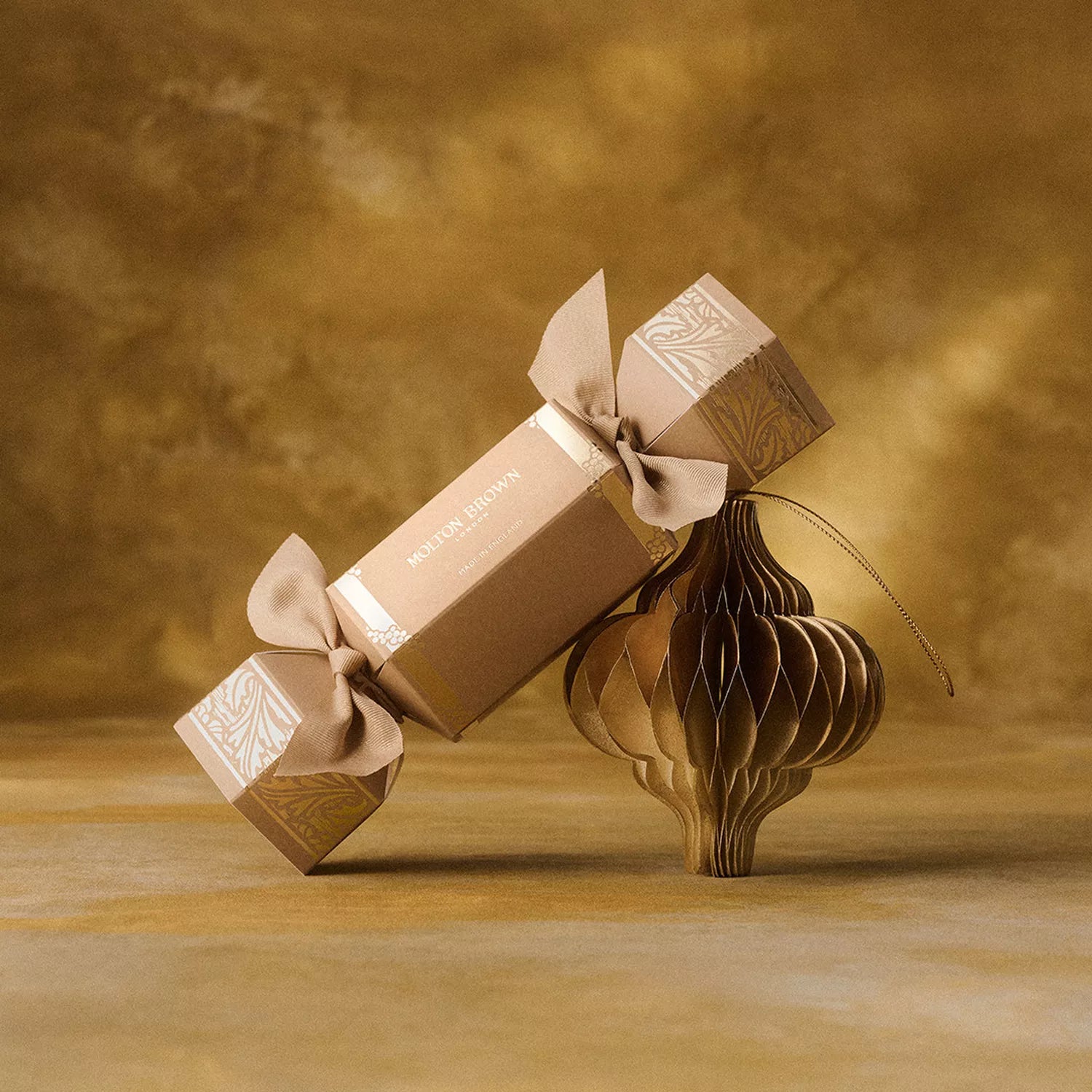 COASTAL CYPRESS & SEA FENNEL CHRISTMAS CRACKER